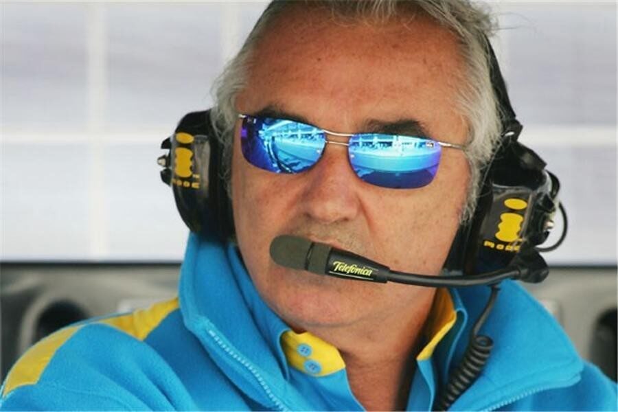 'Bild' asegura que Briatore quiere a Schumacher para llenar el hueco de Alonso